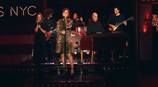 m_kellyclarksonsingsonshow_100924193457