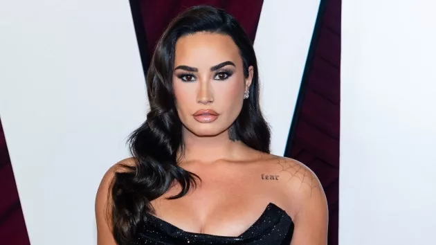 getty_demilovatonotsmiling_102824348078