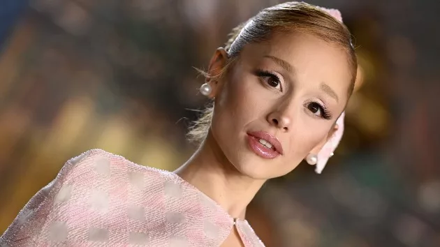 getty_arianagrandewickedpremiere_111324212054