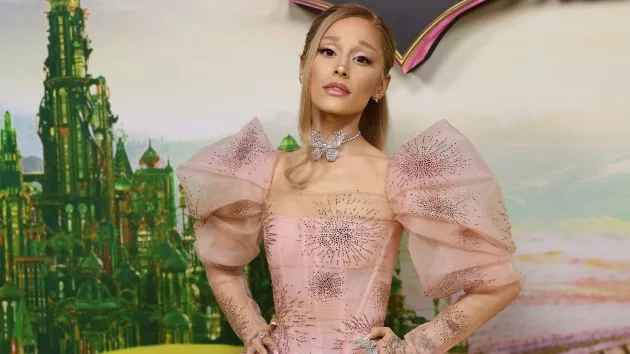 getty_arianagrandeinpink_120524254542