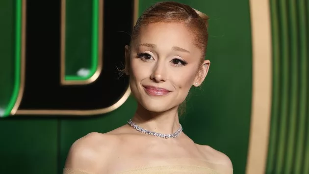 getty_arianagrandeyellow_120624158924