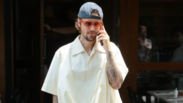 getty_justinbieberonthephone_011325715644