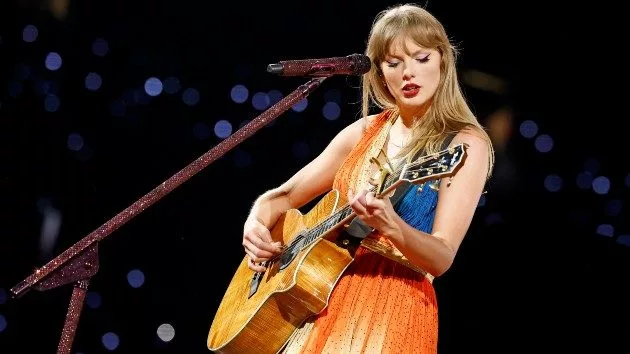 getty_taylorswiftplaysguitarlookingdown_011625910942