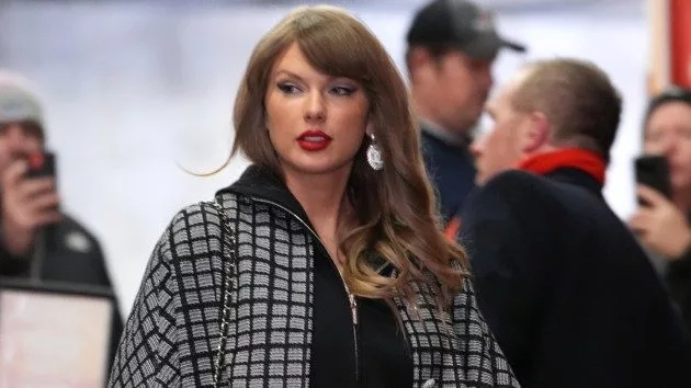 getty_taylorswiftchanelchiefs_011925424183