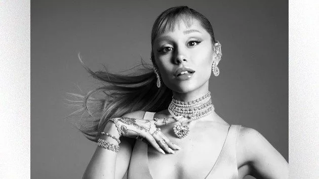 m_arianagrandeswarovski_012825575017