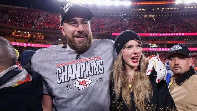 getty_taylorswiftandtraviskelcesmilingafc_020425473149