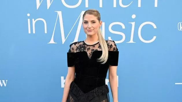 m_meghantrainorbillboardcarpet_040125578314