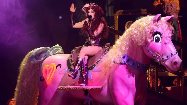 getty_chappellroanonpinkpony_040425918482