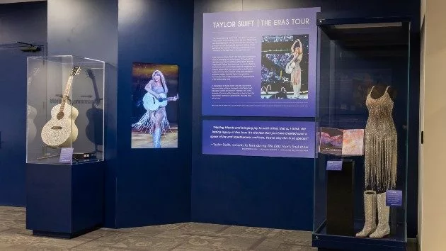 m_taylorswifterastourdisplay_041825622804
