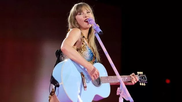 getty_taylorswiftguitar_050625888708