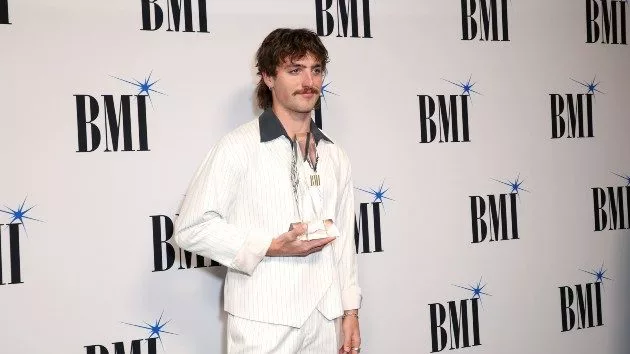 getty_bensonboonebmiaward_051425957968