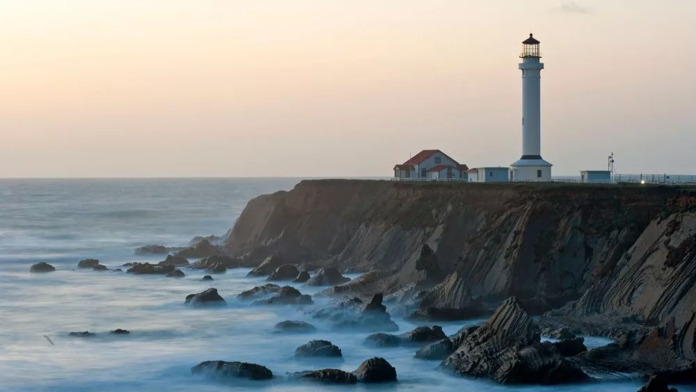 point-arena-lighthouse-2-1000x56332135-1