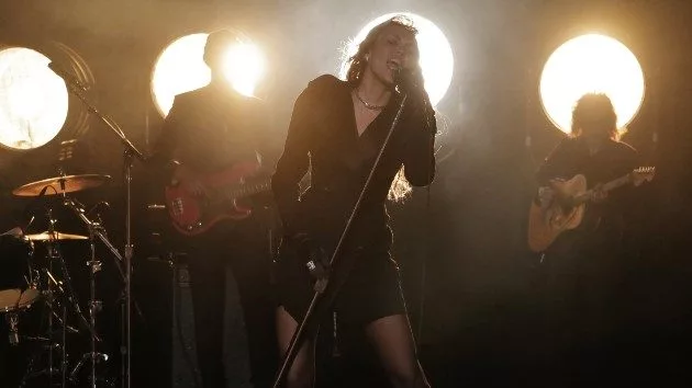 m_mileycyrussingingkimmel1_060225353181