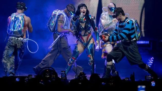 getty_katy20perry20onstage_061025897691