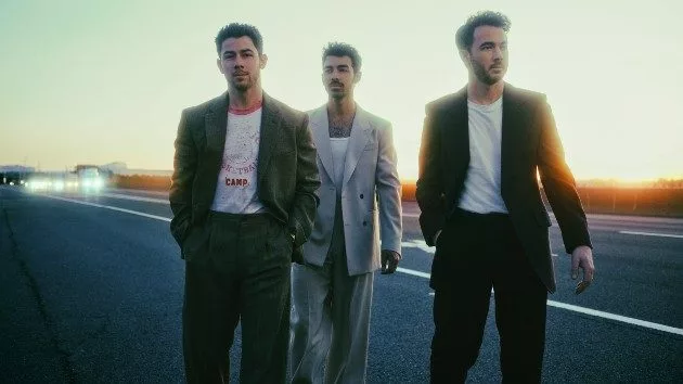 m_jonasbrothers_anthonymandler_062025729020