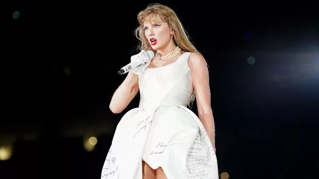 getty_taylor20swift20white20onstage_062825715821