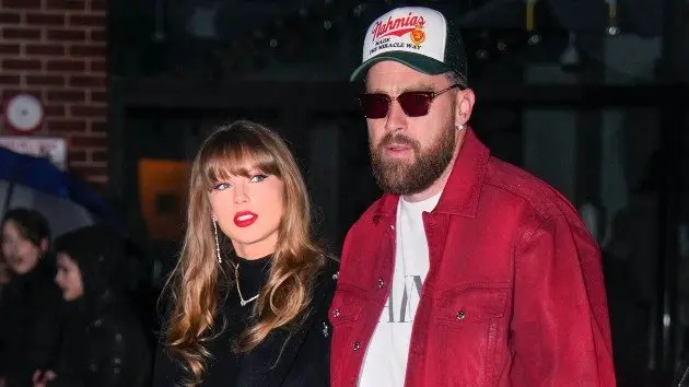 getty_taylorswiftandtraviskelceredandblack_07232547712