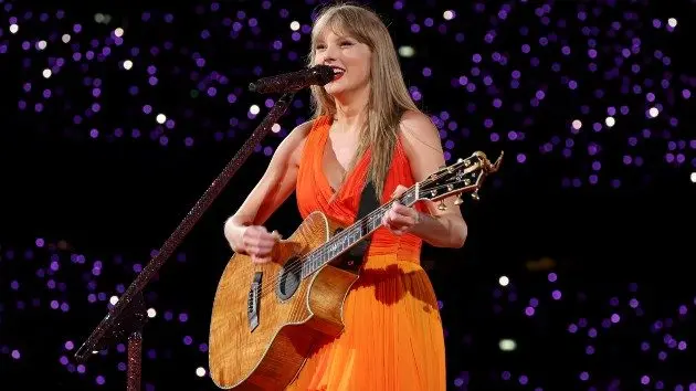 getty_taylorswiftorange_081225733792