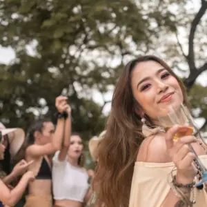 shutterstock_2009946716_genzwineevent-1000x563354456-1