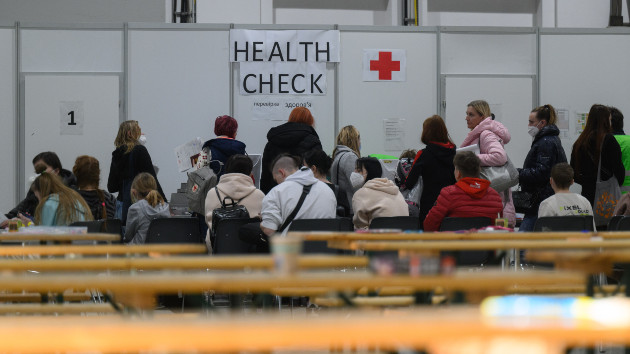 getty_32222_ukrainerefugeeshealthcheck