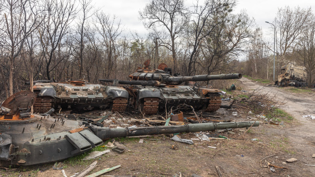 getty_42622_ukrainerussiadestroyedtanks