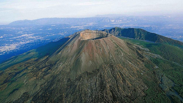 vesuvius-volcano2-01-gty-iwb-220712_1657641899447_hpmain_16x9_992