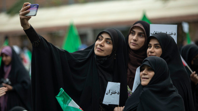 getty_12522_iranwomen