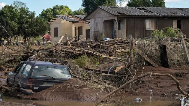 brazil-floods-4-gty-jm-240514_1715725413999_hpembed_3x2364713