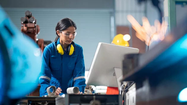 gettyrf_10622_womanmanufacturingjob507217