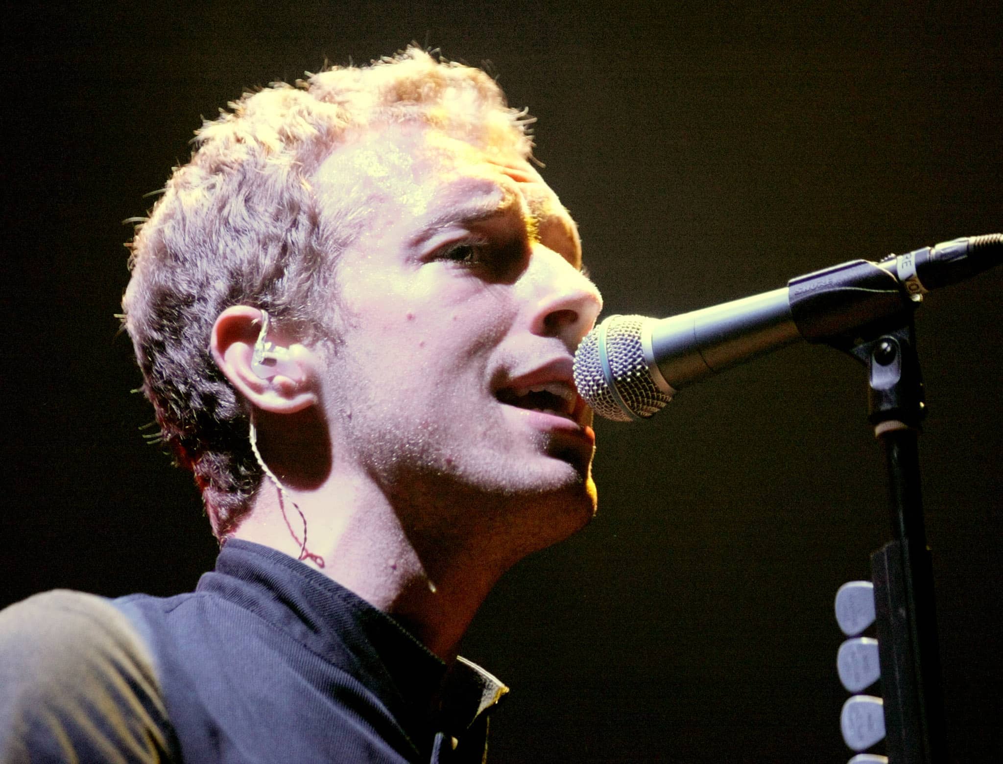 frontman-chris-martin-of-british-rock-band-coldplay-performs-during-a-sold-out-show-at-the-joint-i