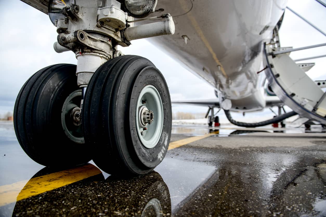 embraer-erj-145-aircraft-landing-gear-on-the-runway