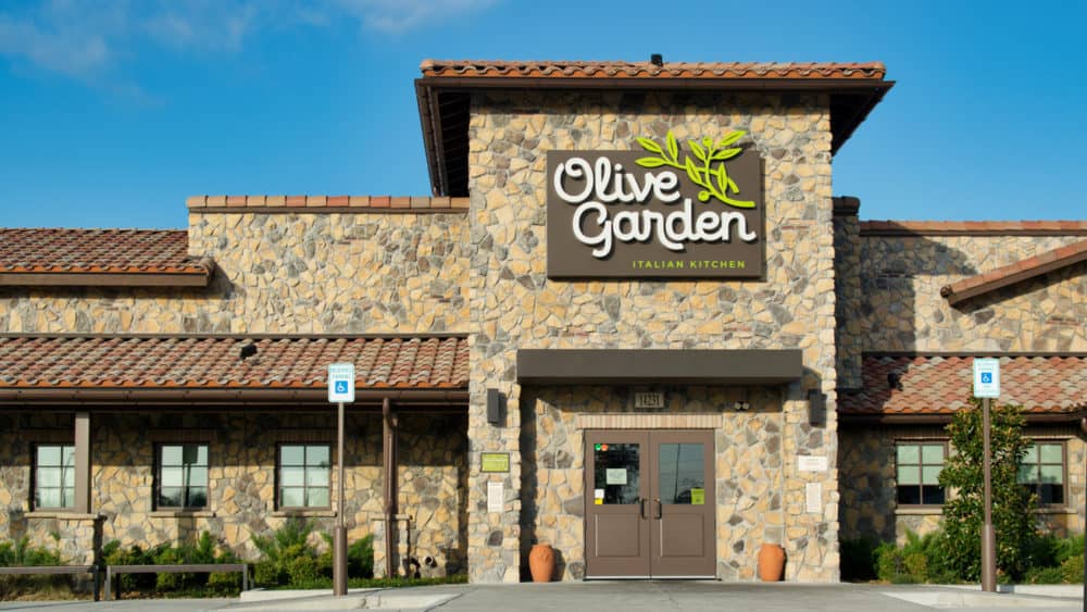 olive-garden-restaurant-exterior-in-humble-tx