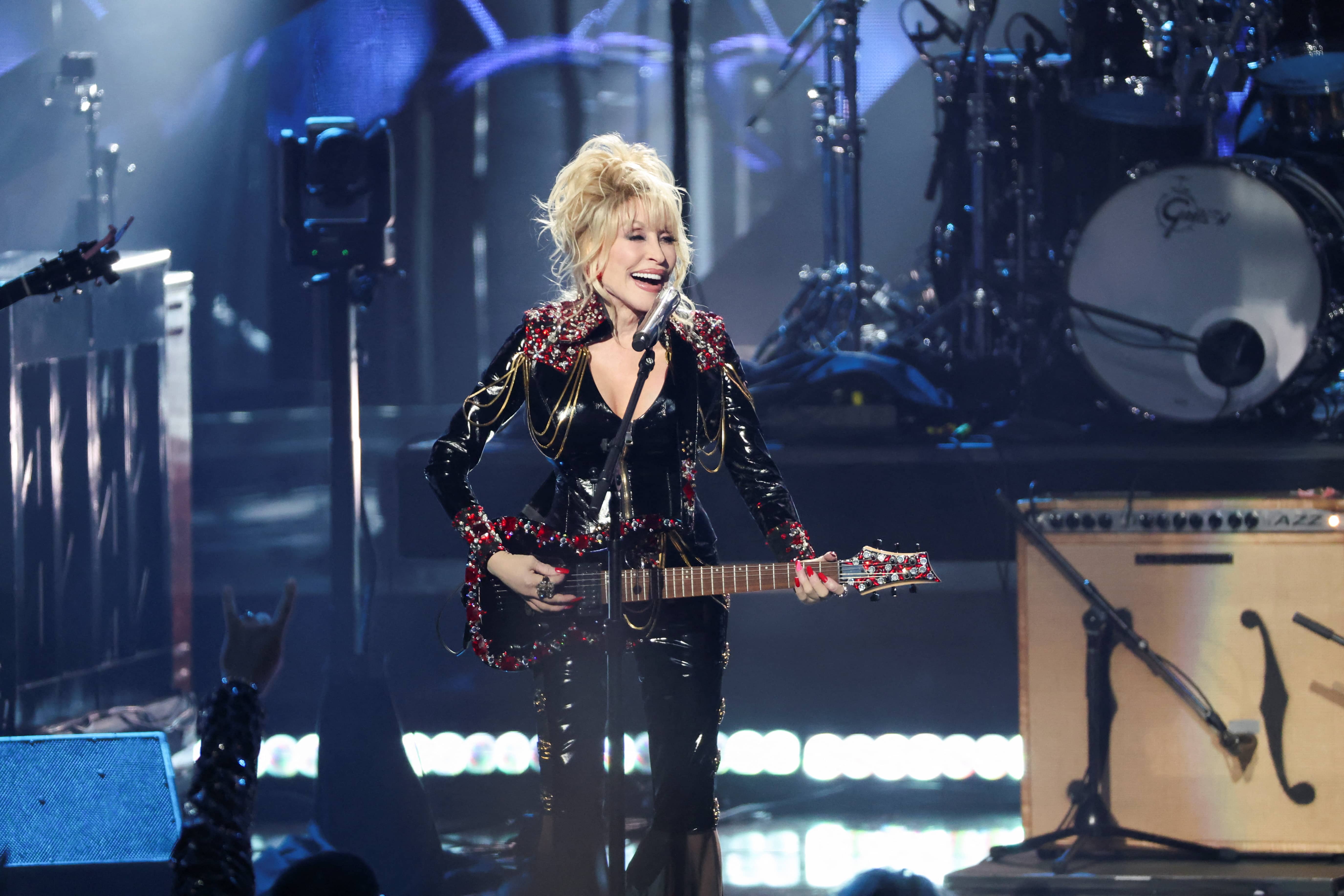 37th-annual-rock-roll-hall-of-fame-induction-ceremony-in-los-angeles