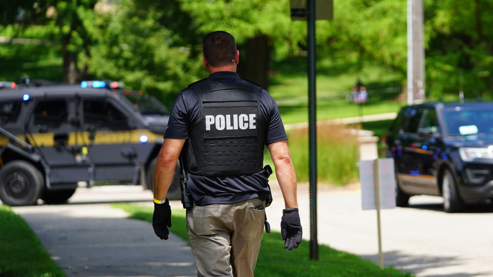 2 Wisconsin police officers, suspect killed during shootout at traffic ...