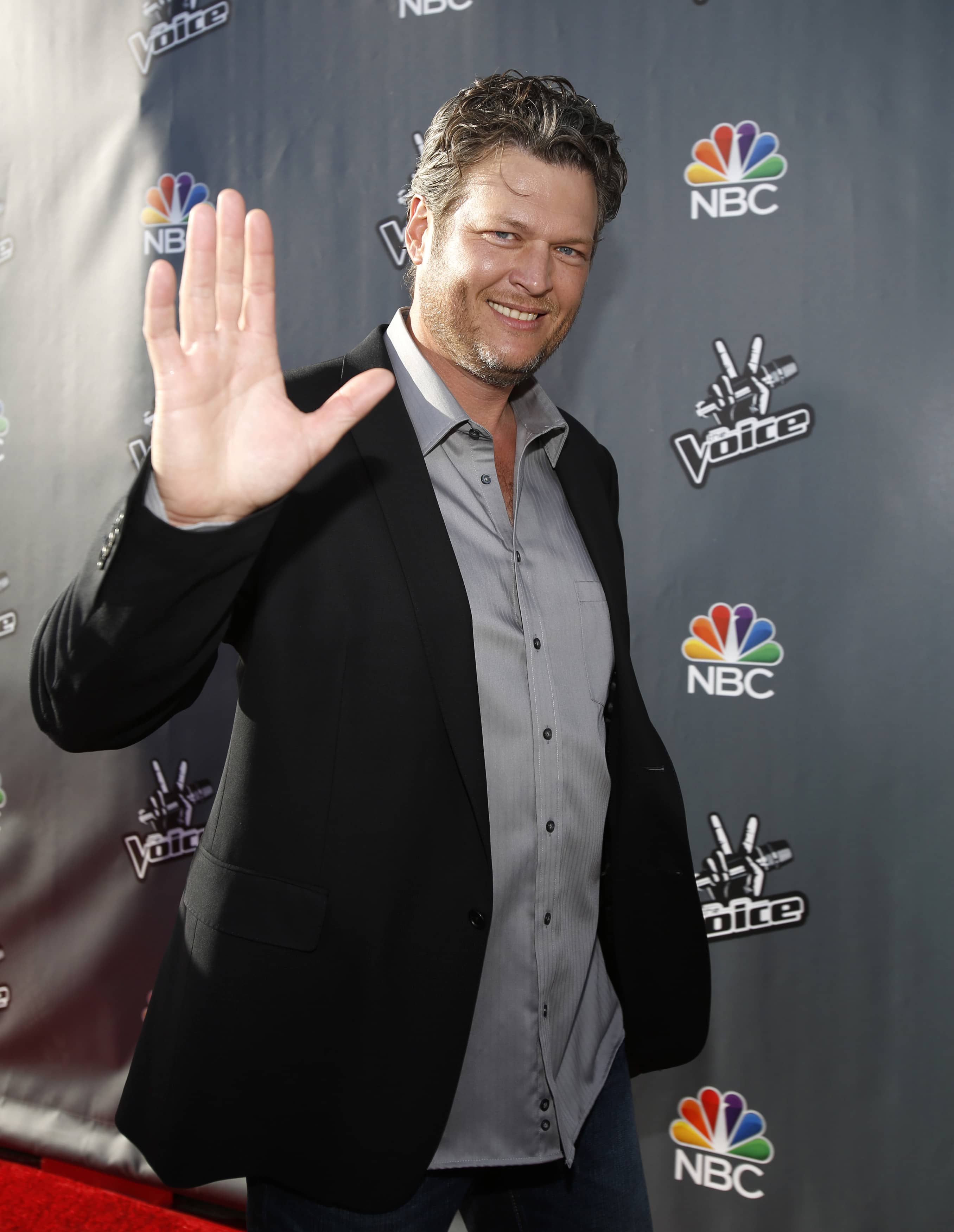 celebrity-coach-shelton-waves-at-a-media-event-for-the-television-show-the-voice-in-hollywood