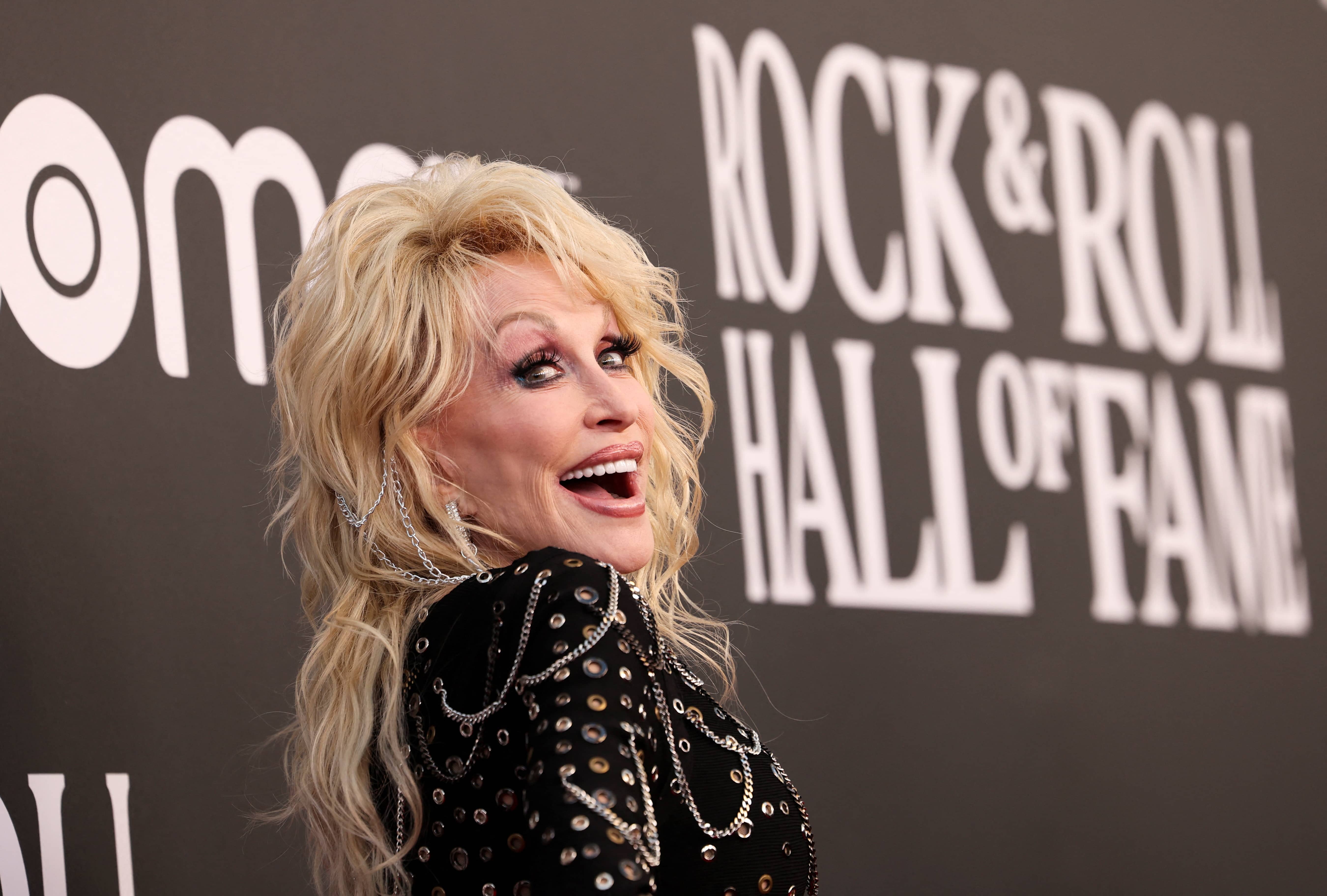 37th-annual-rock-roll-hall-of-fame-induction-ceremony-in-los-angeles