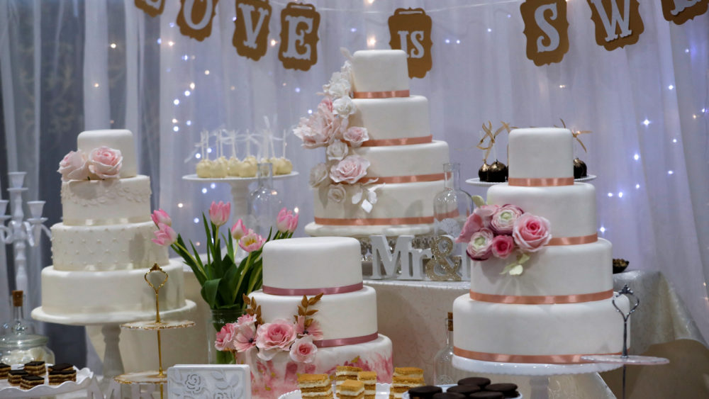 wedding-cakes-are-displayed-during-the-central-european-wedding-show-in-budapest