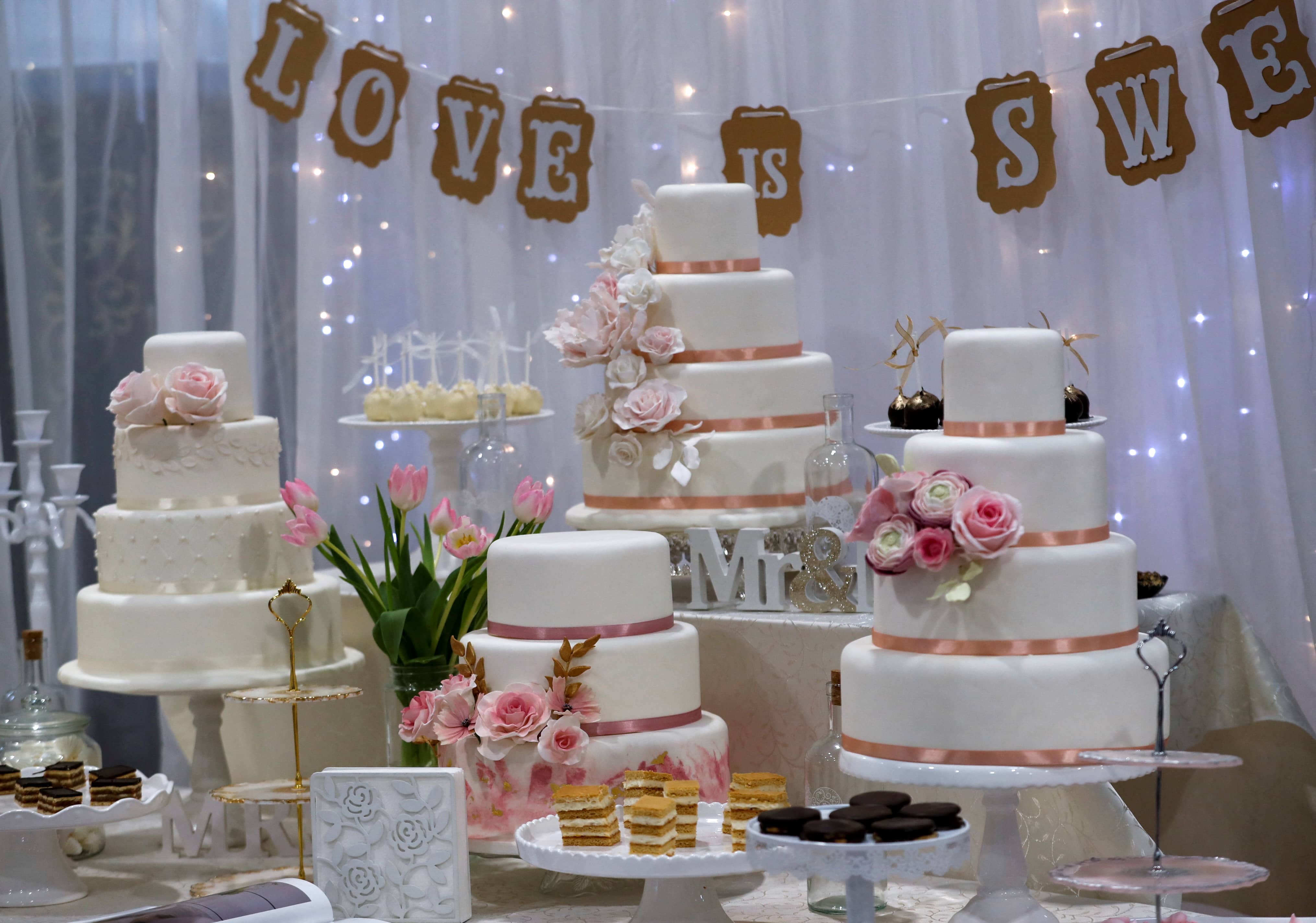 wedding-cakes-are-displayed-during-the-central-european-wedding-show-in-budapest