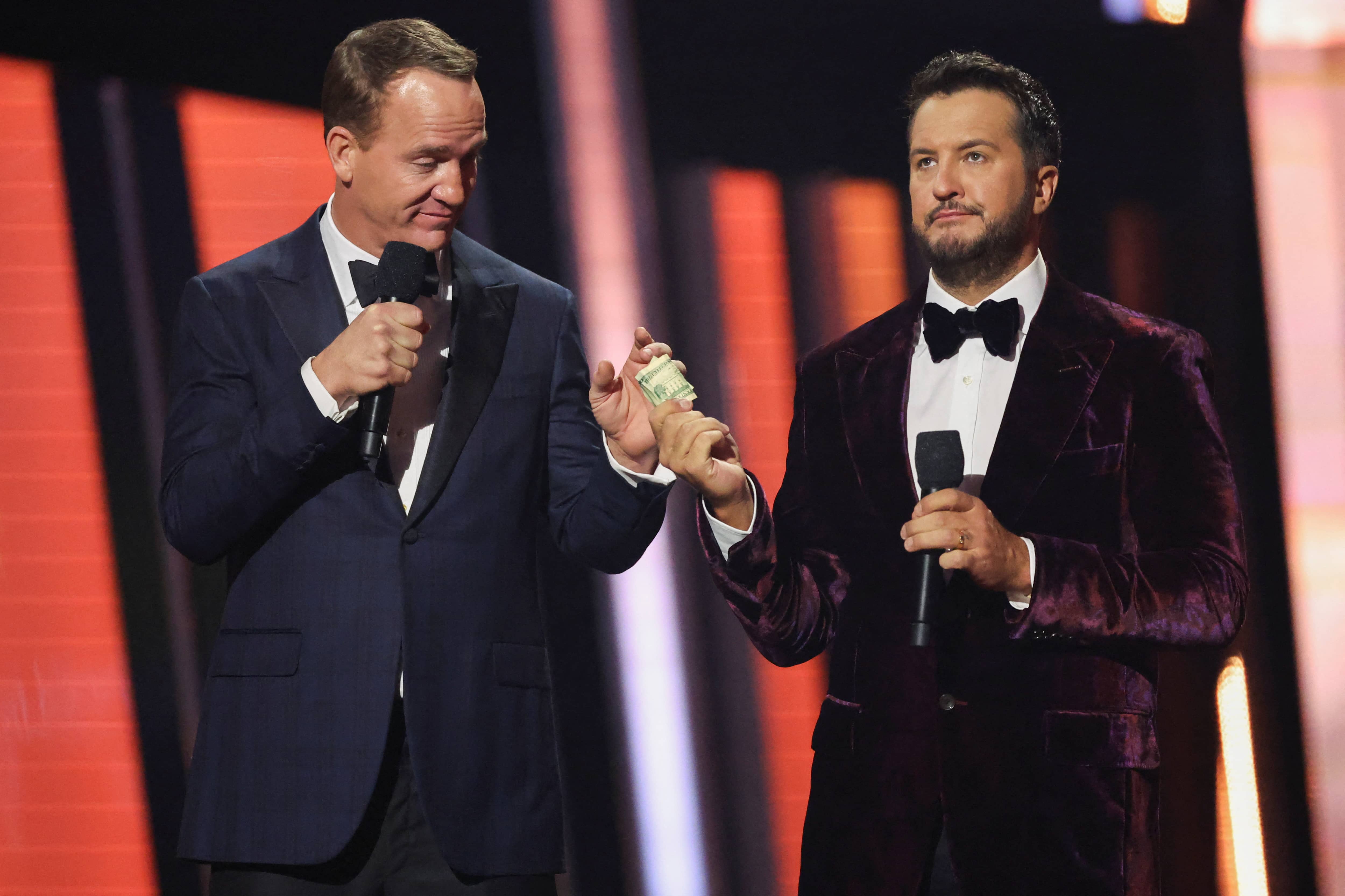 56th-annual-cma-awards-in-nashville-6