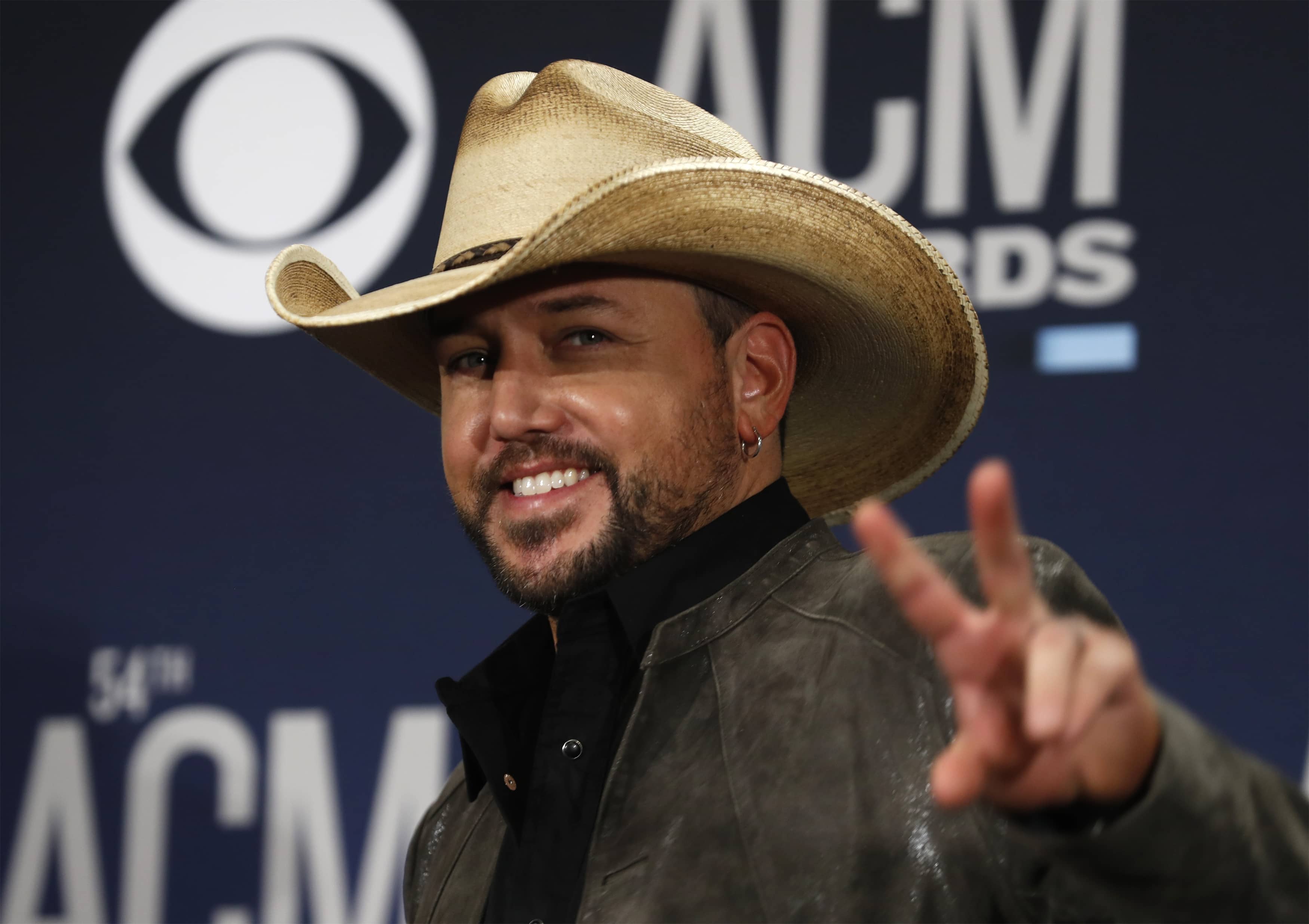 54th-academy-of-country-music-awards-photo-room-las-vegas-nevada-u-s-april-7-2019-jason-aldean-poses-backstage-with-his-artist-of-the-decade-award