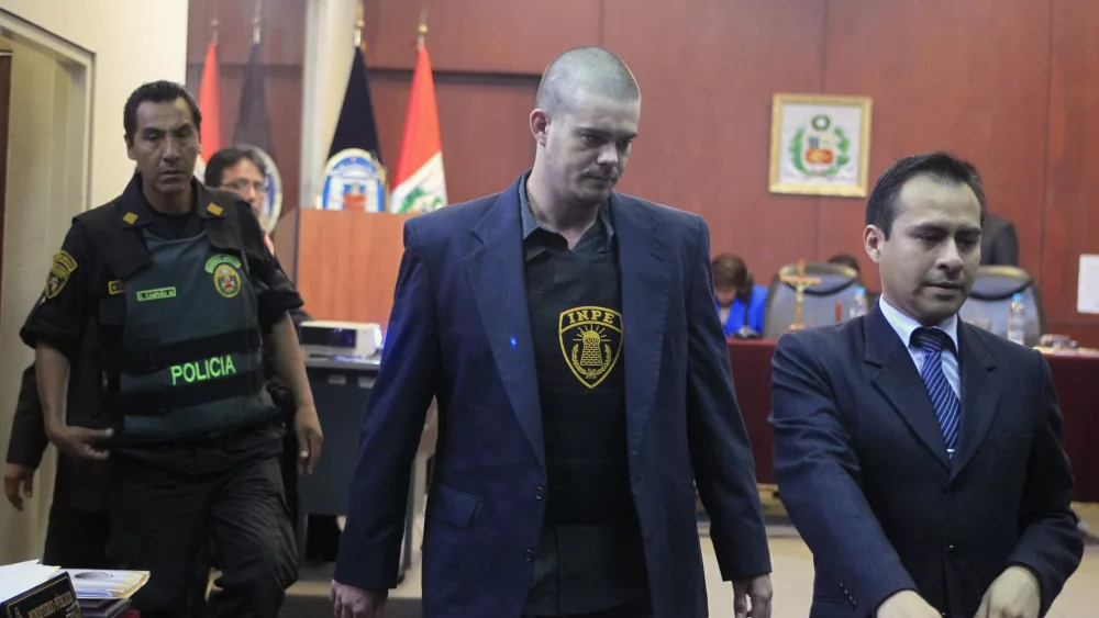 dutch-citizen-van-der-sloot-enters-the-courtroom-at-the-lurigancho-prison-in-lima