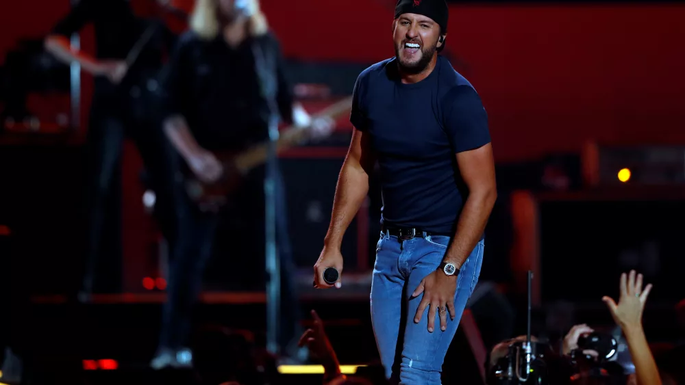 luke-bryan-performs-during-the-iheartradio-music-festival-at-t-mobile-arena-in-las-vegas-2