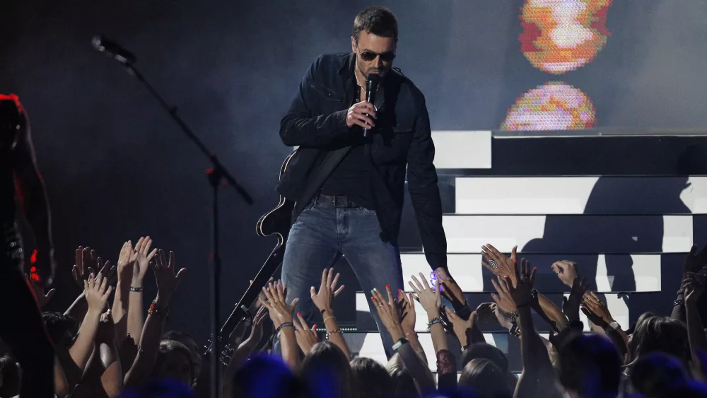 eric-church-performs-during-the-2014-cmt-music-awards-in-nashville