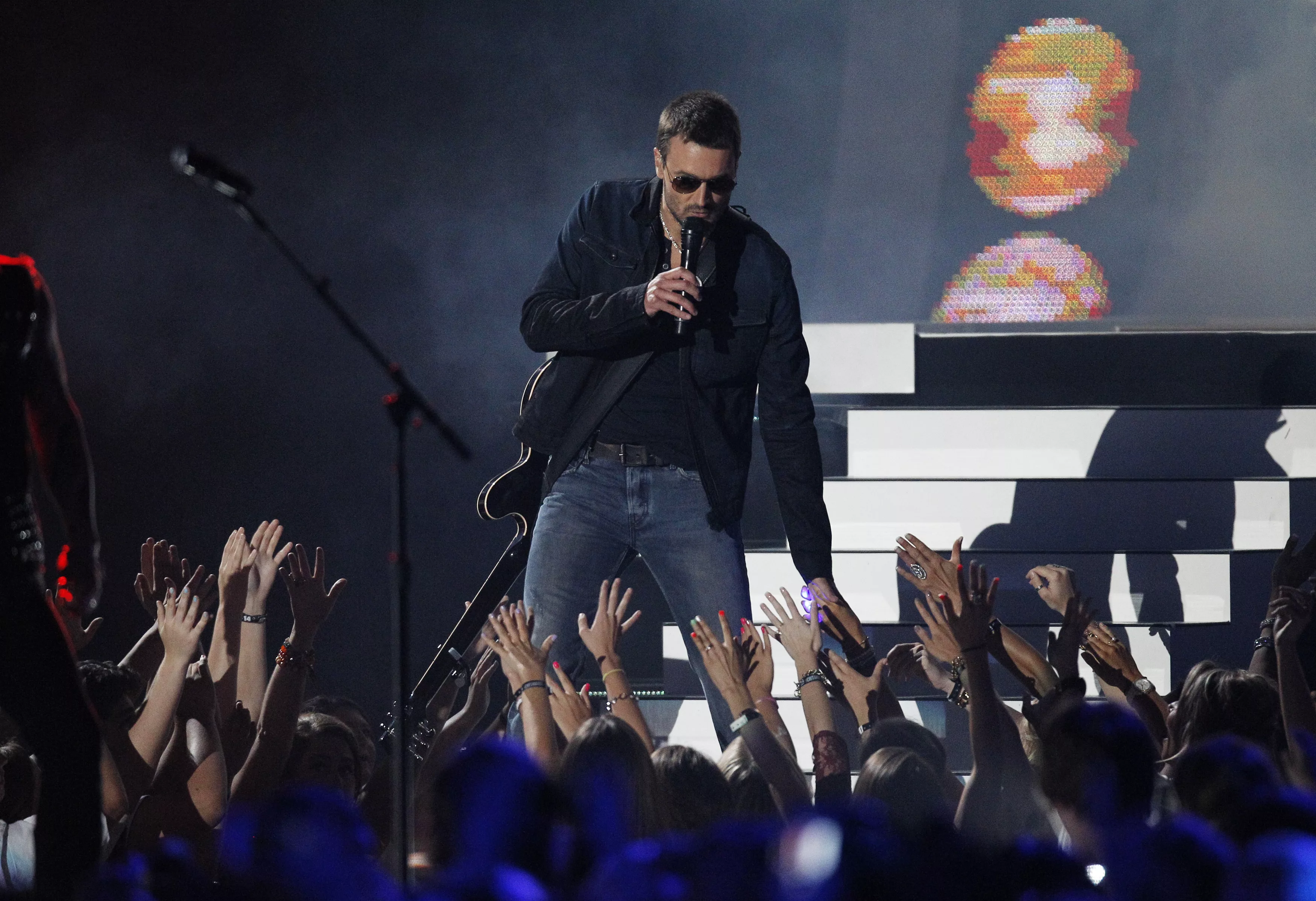 eric-church-performs-during-the-2014-cmt-music-awards-in-nashville