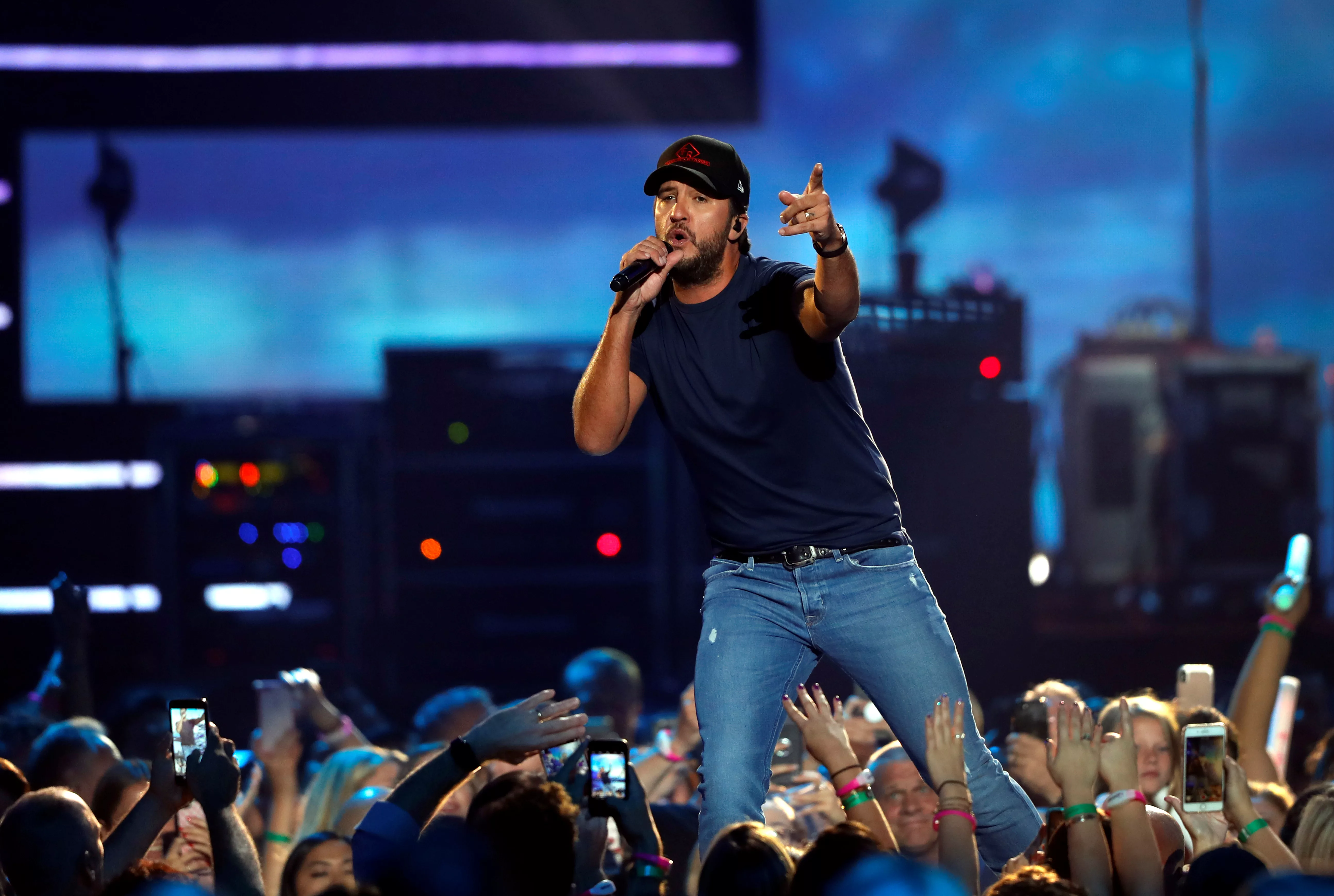 Luke Bryan Lines Up Jelly Roll Jon Pardi For 2024 Crash My Playa   2018 09 23T050750Z 600277524 RC1E1F9E9650 RTRMADP 3 MUSIC IHEARTRADIO FESTIVAL.webp