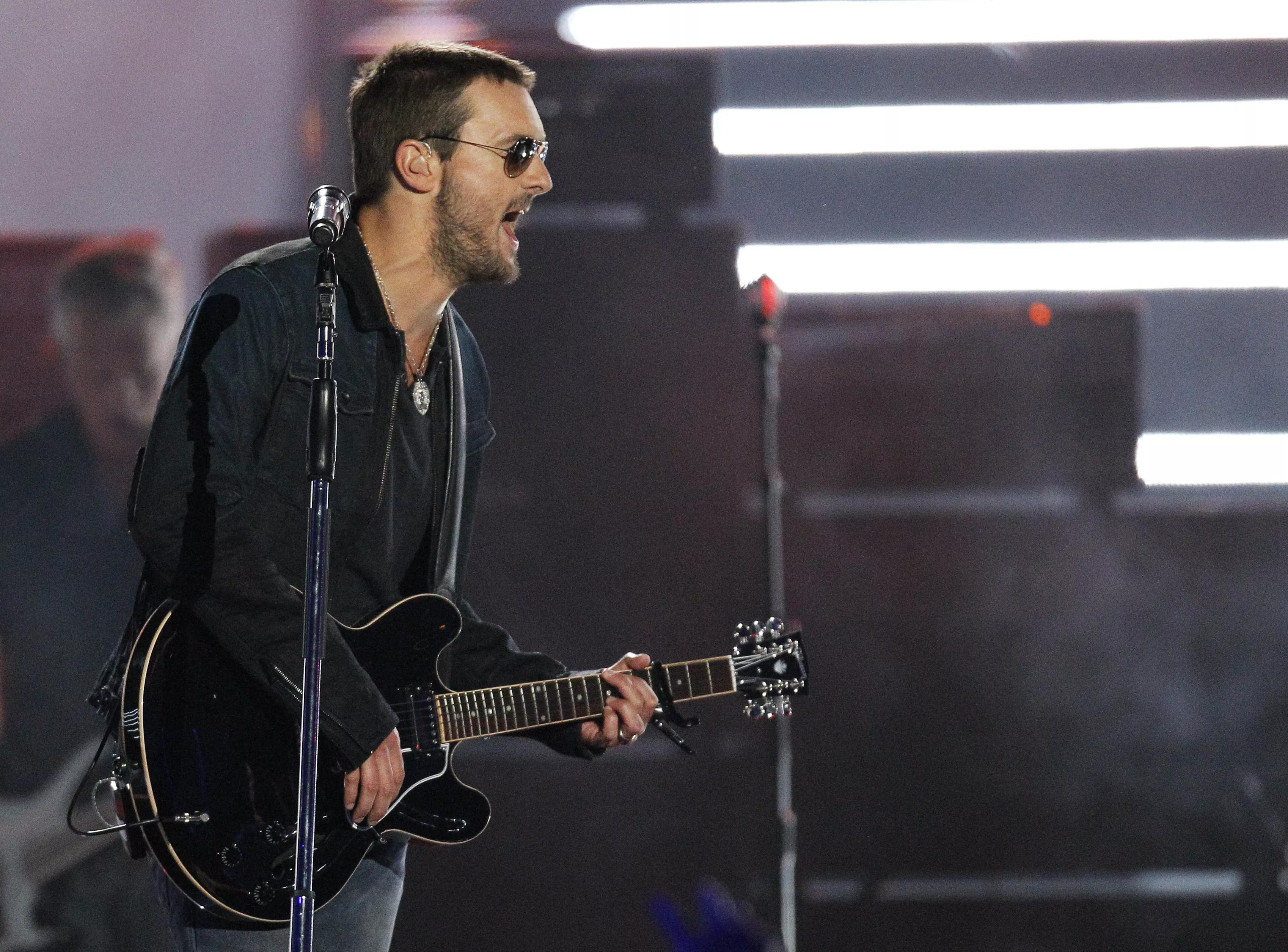 eric-church-performs-during-the-2014-cmt-music-awards-in-nashville-2