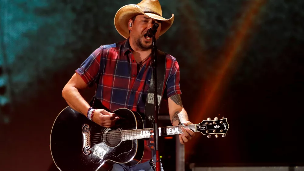 jason-aldean-performs-during-the-iheartradio-music-festival-at-t-mobile-arena-in-las-vegas-3