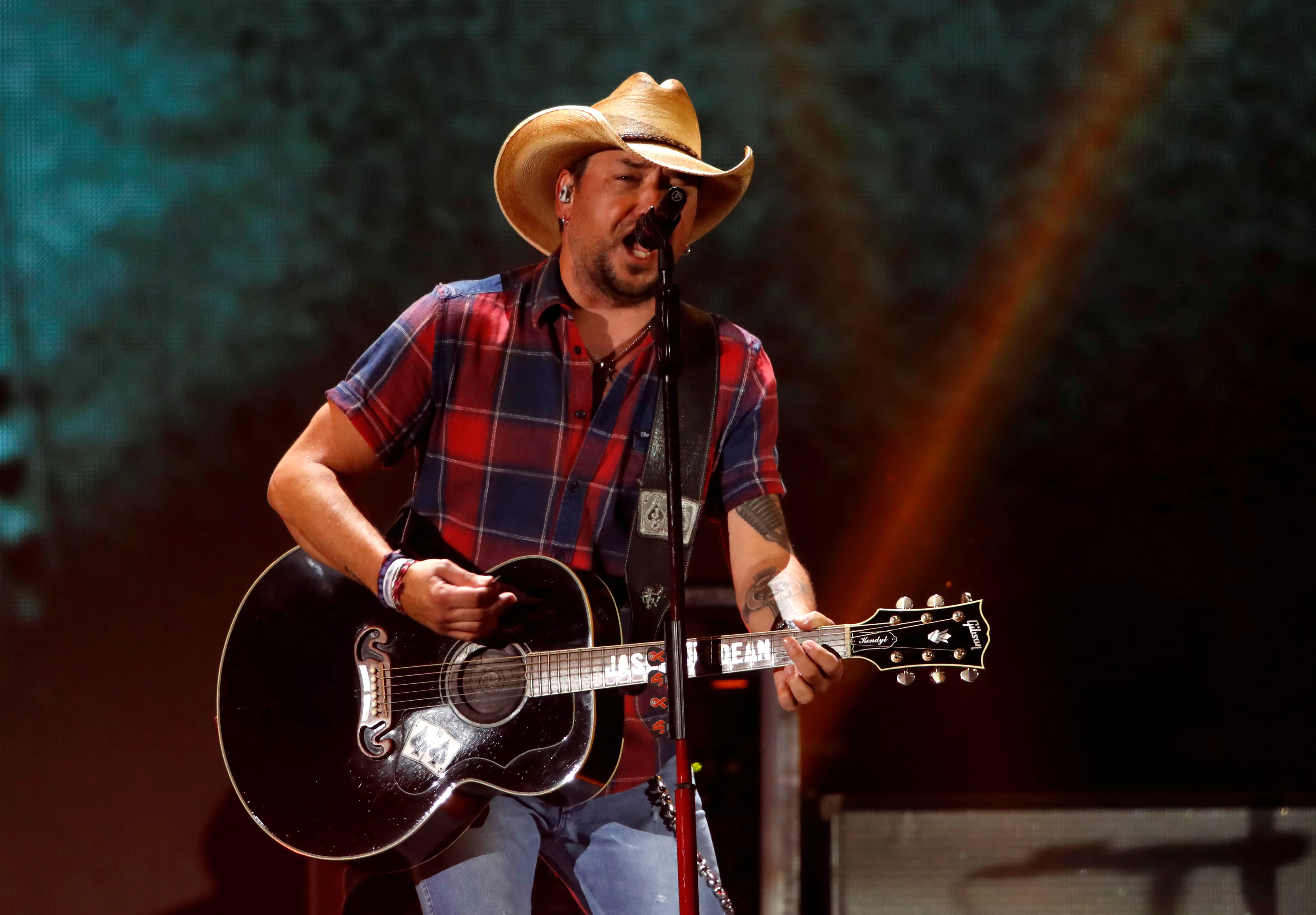 jason-aldean-performs-during-the-iheartradio-music-festival-at-t-mobile-arena-in-las-vegas-3