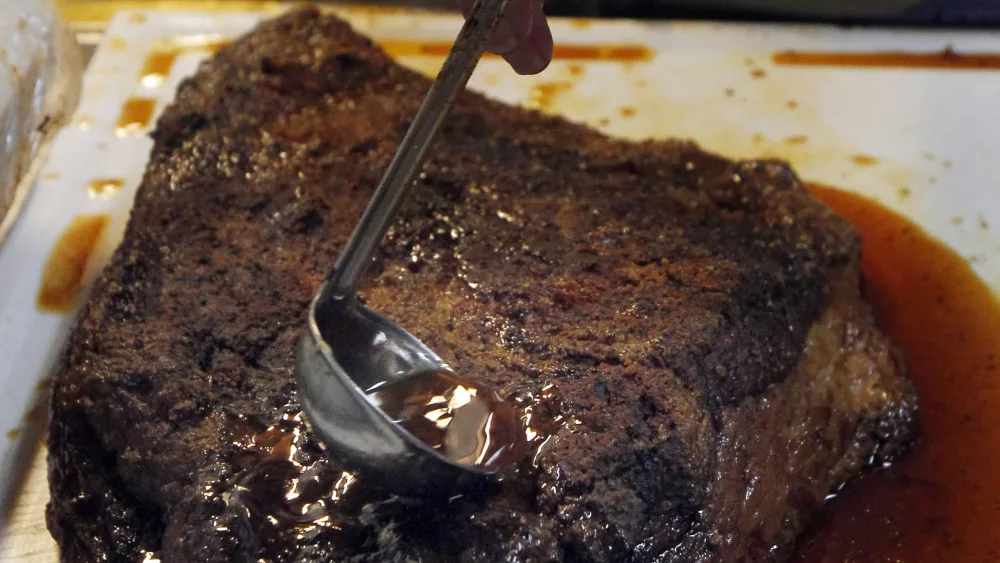leon-uses-a-ladle-to-brisket-juice-on-a-beef-brisket-fresh-off-the-smoker-at-big-boys-bar-b-que-in-sweetwater-2