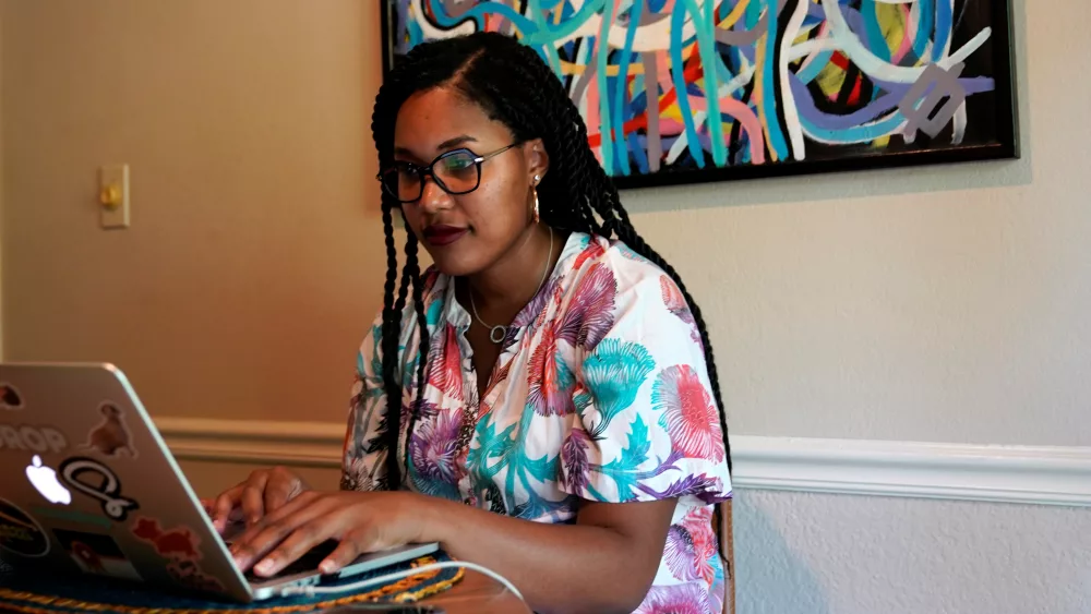 jaleesa-garland-a-marketing-manager-at-an-e-commerce-startup-works-in-her-apartment-in-tulsa